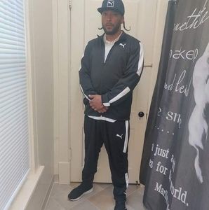 Meet your Posher, Derick